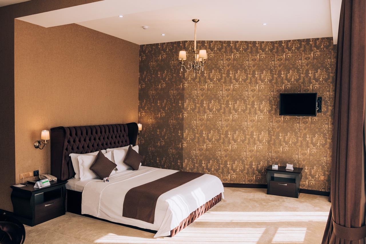 Megapolis Hotel Shymkent Exterior photo